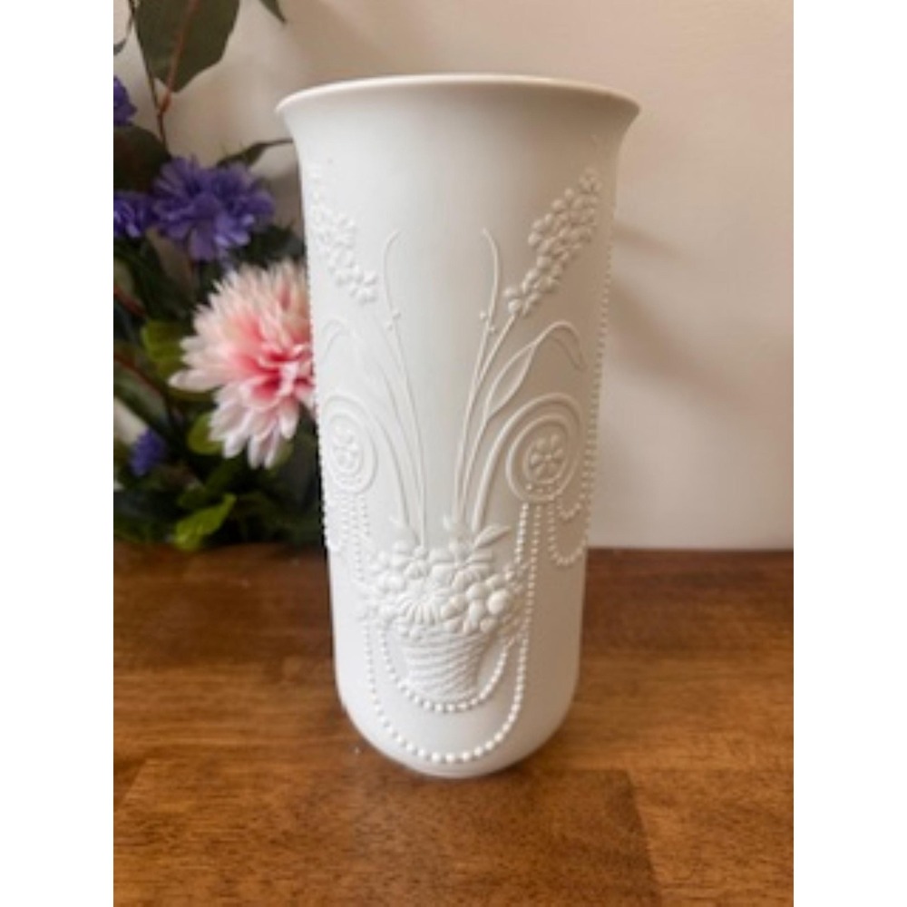 AK Kaiser Germany M. Frey White Bisque Vase 3D Basket Floral Relief‎ MCM Matte